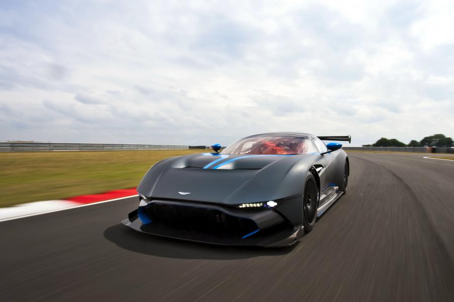  Aston Martin Vulcan 2016 года  (фото 24 из 38)